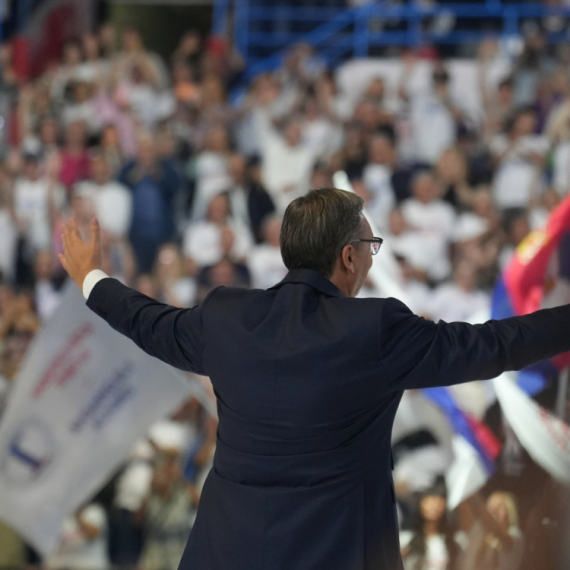 Veliki skup SNS-a u Kragujevcu; Nižu se pozivi; Najavljen spektakl; Oglasio se i Vučić: "Ujedinjeni za Srbiju"