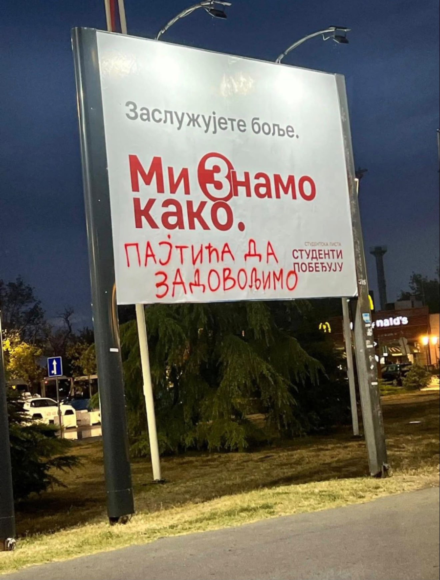 Jasna poruka blokaderima; Evo šta je osvanulo na bilbordu FOTO
