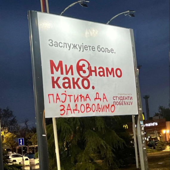 Jasna poruka blokaderima; Evo šta je osvanulo na bilbordu FOTO