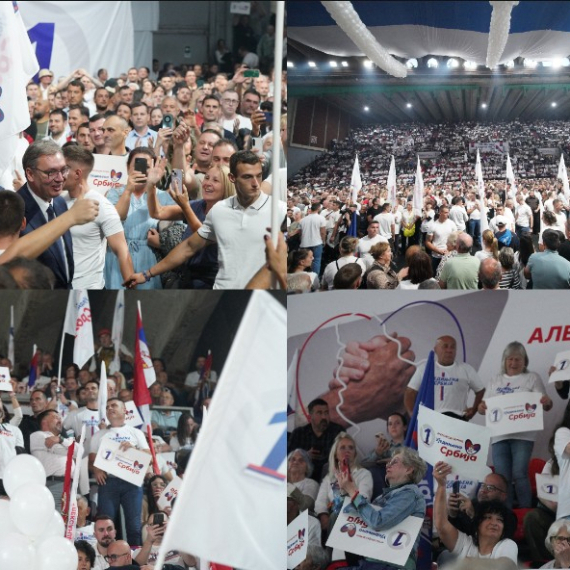 Veliki skup SNS u Kragujevcu: Grmela prepuna Hala "Jezero" – "Aco, Srbine"; Nikolić: "Pobedićemo i ovaj put"