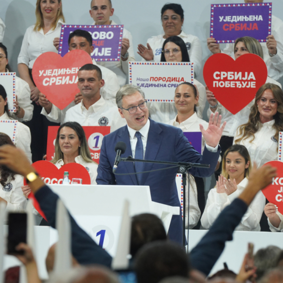 Vučić u Hali "Jezero": "Ovakvu atmosferu za 33 godine nisam doživeo!"; "Beskrajno hvala, Kragujevac"