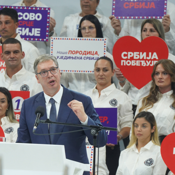 Vučić u hali "Jezero": Prosečna plata u Kragujevcu biće 1.500 evra