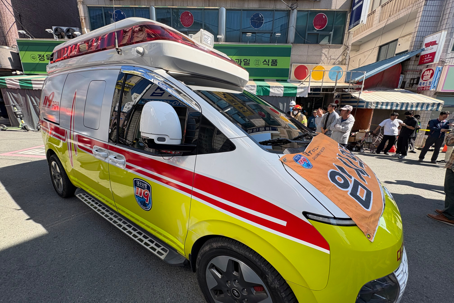 Potresne scene: Pao plafon u supermarketu; Na desetine povređenih FOTO