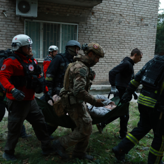 Izveden novi krvavi napad: Među mrtvima i deca; Rusi gube na frontu; Tramp brani Putina? FOTO/VIDEO
