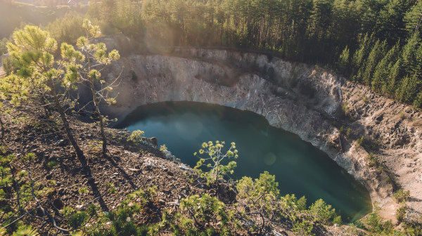 Tirkizni dragulj Srbije za koji mnogi ne znaju: Jezero između dve planine krasi neverovatna lepota FOTO