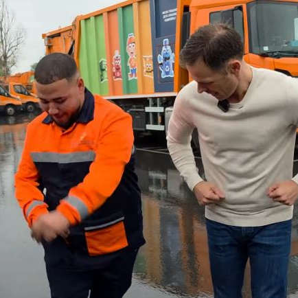 Siniša Mali zaigrao na kiši sa popularnim tiktokerom; Posle plesa mu dao neobičan predlog VIDEO