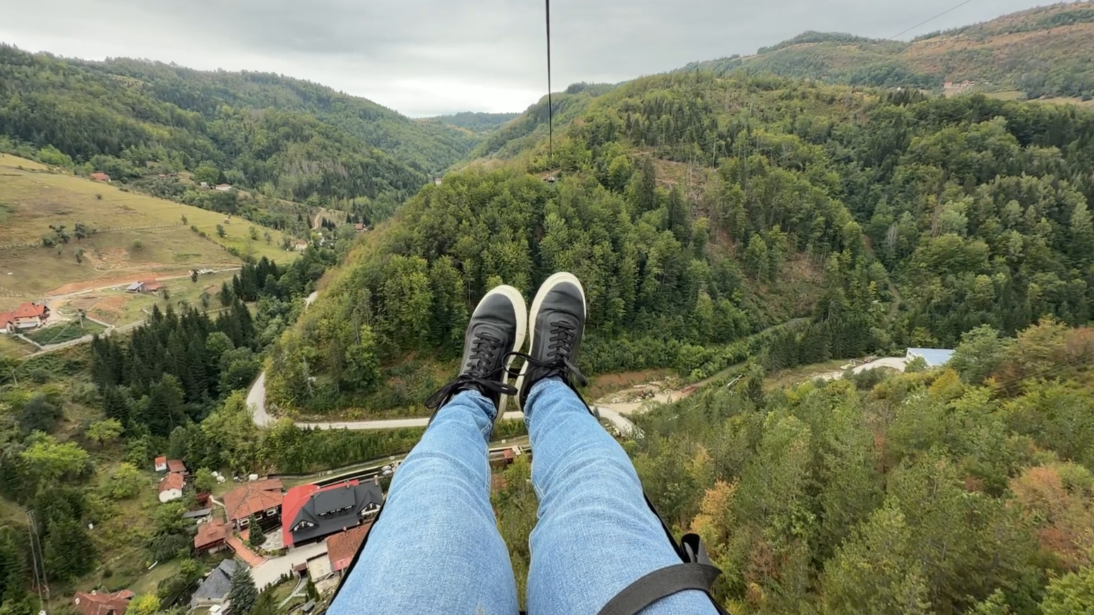 Neverovatna turistička atrakcija, a sve je počelo od jedne sajle: Ziplajn u selu Ljubiš najduži u regionu
