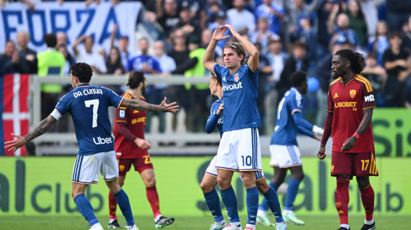 Roma preživela sa igračem manje, Komo propustio priliku za pobedu! VIDEO