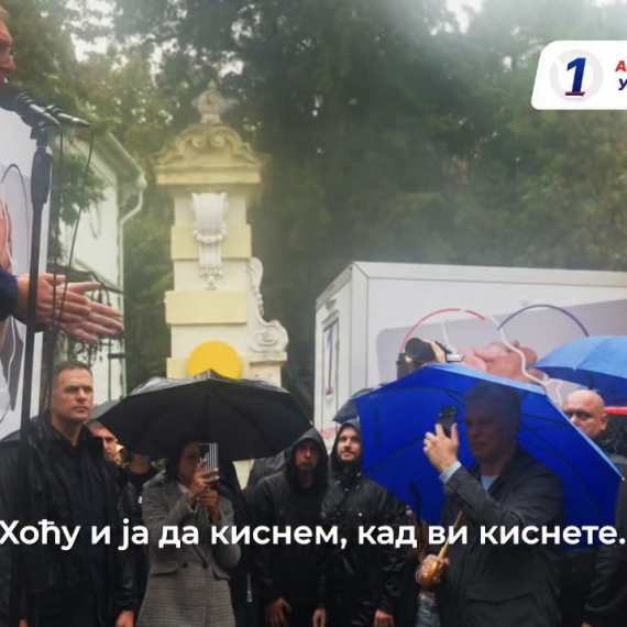 Vučić u Zrenjaninu: "Hoću i ja da kisnem kad vi kisnete" VIDEO