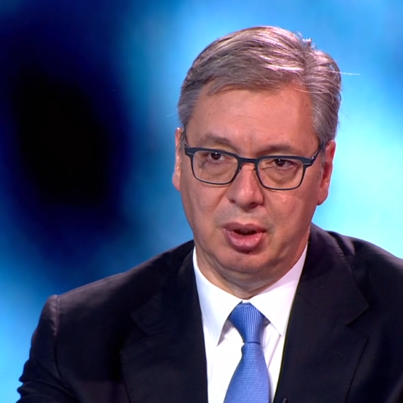 Vučić: "Uložen je ogroman novac za promenu svesti ljudi"; "Ne mogu da odgovorim na sve njihove laži"