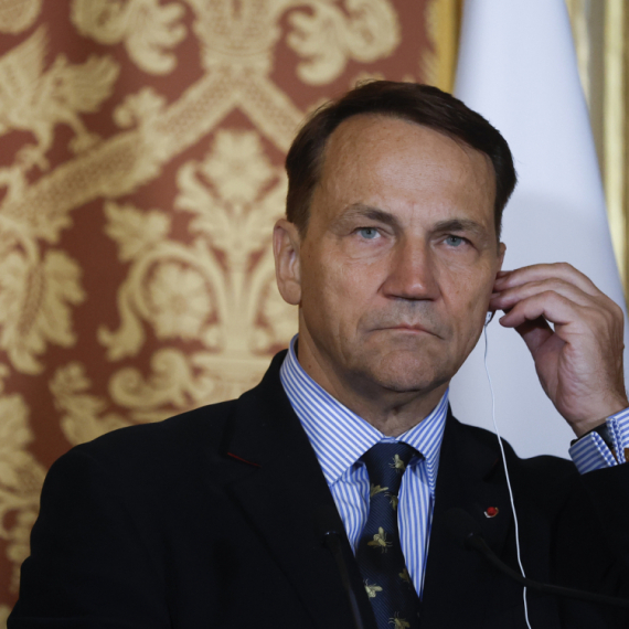 Sikorski: "Ako ljudi počnu da umiru, moraćemo ozbiljno da razgovaramo"