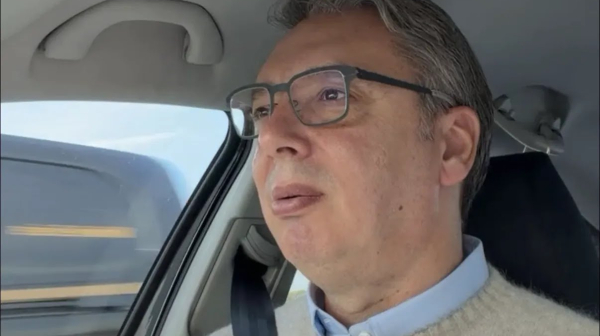 Vučić se obraća iz "helikoptera"