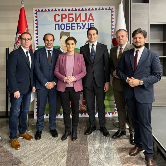 Forza Italia i SNS jačaju veze: Delegacija iz Italije danas i sutra u Beogradu FOTO