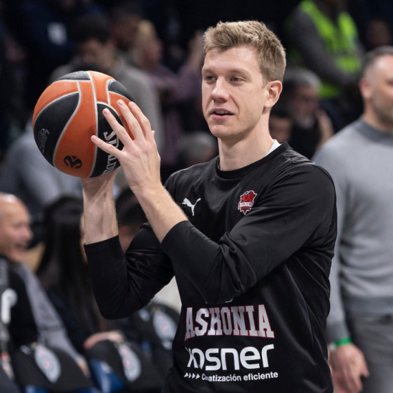 Jaramaz igra košarku karijere, Kalates uzalud punio kolone