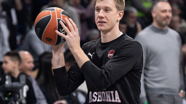 Jaramaz igra košarku karijere, Kalates uzalud punio kolone
