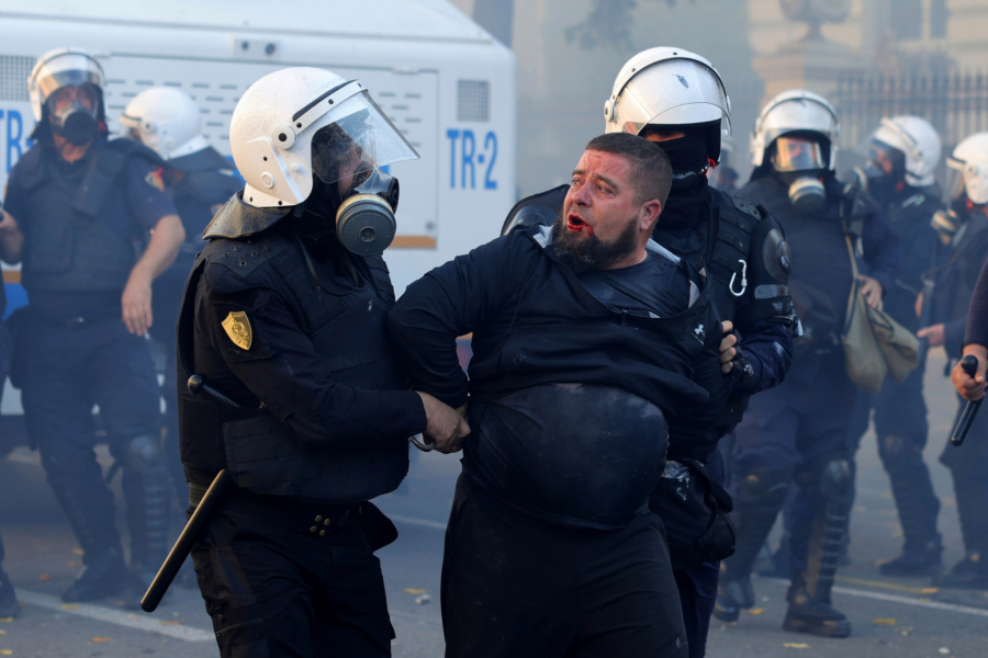 Karambol u Albaniji; Gorelo u Tirani; Letele kamenice i Molotovljevi kokteli FOTO/VIDEO