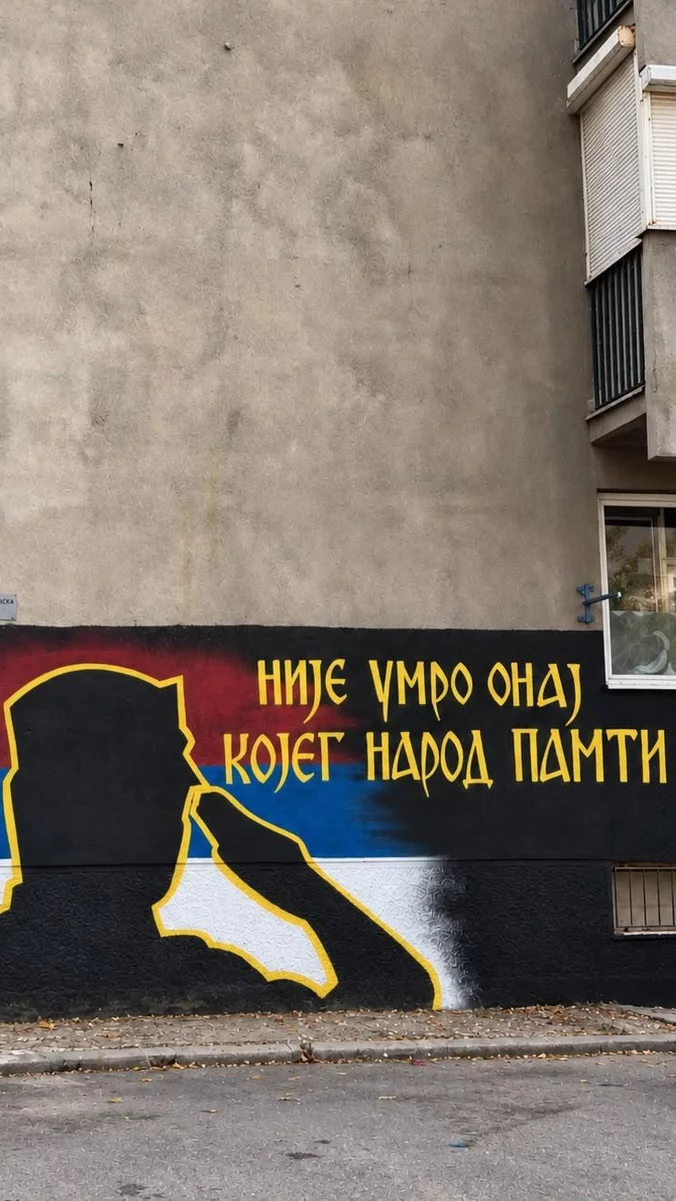 Skandal u Nišu: Prekrečen mural Ratka Mladića, osvanula parola Studenti pobeđuju FOTO