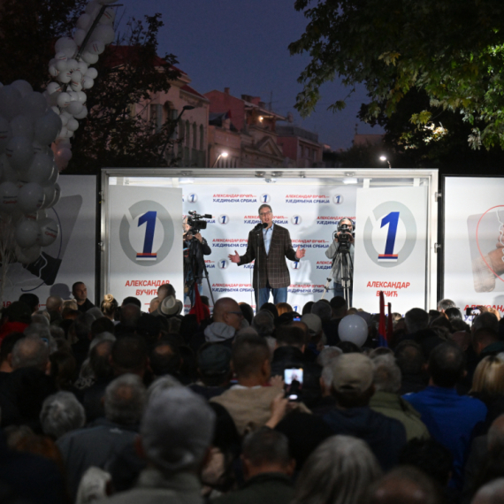 Vučić: "Ako rast bude veći od 4,2 odsto, penzije će porasti više od 10 odsto"