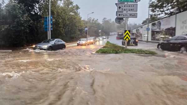 Apocalyptic scenes: Streets underwater, flash floods sweeping away vehicles; "There are fatalities" VIDEO