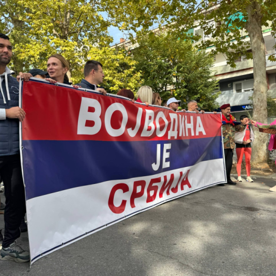 Mladi krenuli peške ka Novom Sadu; Prisustvovaće velikom mitingu liste "Ujedinjena Srbija - Aleksandar Vučić"