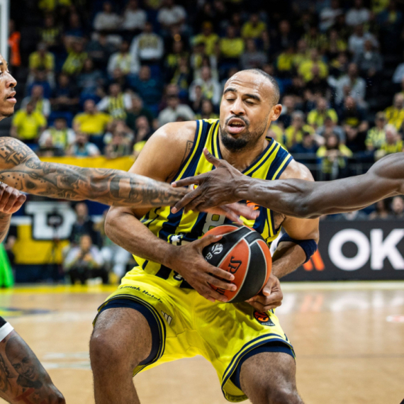 Partizan vodi protiv Fenera, a Karlik Džons nije ubacio ništa!