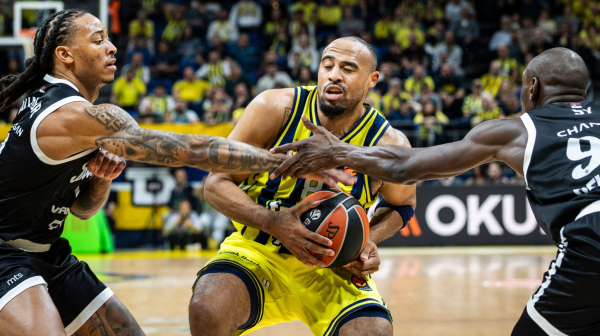 Partizan vodi protiv Fenera, a Karlik Džons nije ubacio ništa!