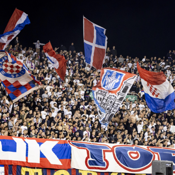 Haos na "Poljudu" – Torcida pravila skandale, Hajduk pobedio Ajaks i prekinuo 16-godišnju sušu!