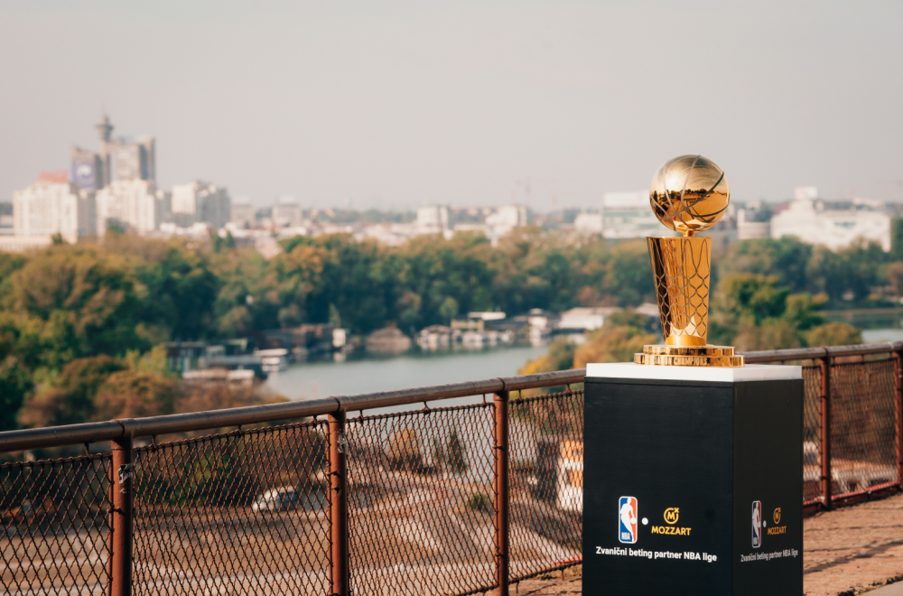Larry O'Brien stigao u Beograd: Legendarni trofej NBA lige u društvu košarkaških velikana