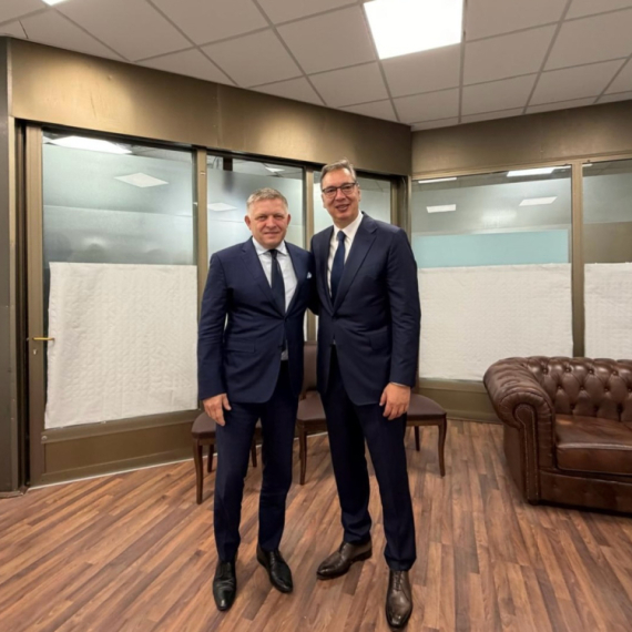 Vučić dočekao slovenačkog premijera u Novom Sadu: "Brate, Roberte, dobro došao u Srbiju" FOTO