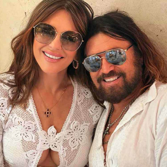 Verila se najseksi žena sveta u sedmoj deceniji: Godine joj ne mogu ništa, ali ljubav može FOTO