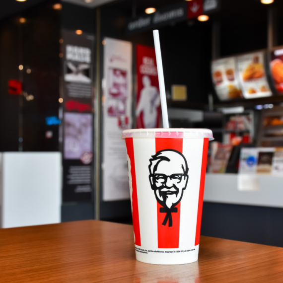 KFC im nakon 40 godina okreće leđa: Zamenili ih Koka-kolom