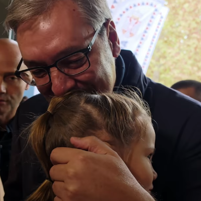 Vučiću devojčica poručila da je car: "Danas sam dobio najslađi poljubac od jedne princeze" VIDEO