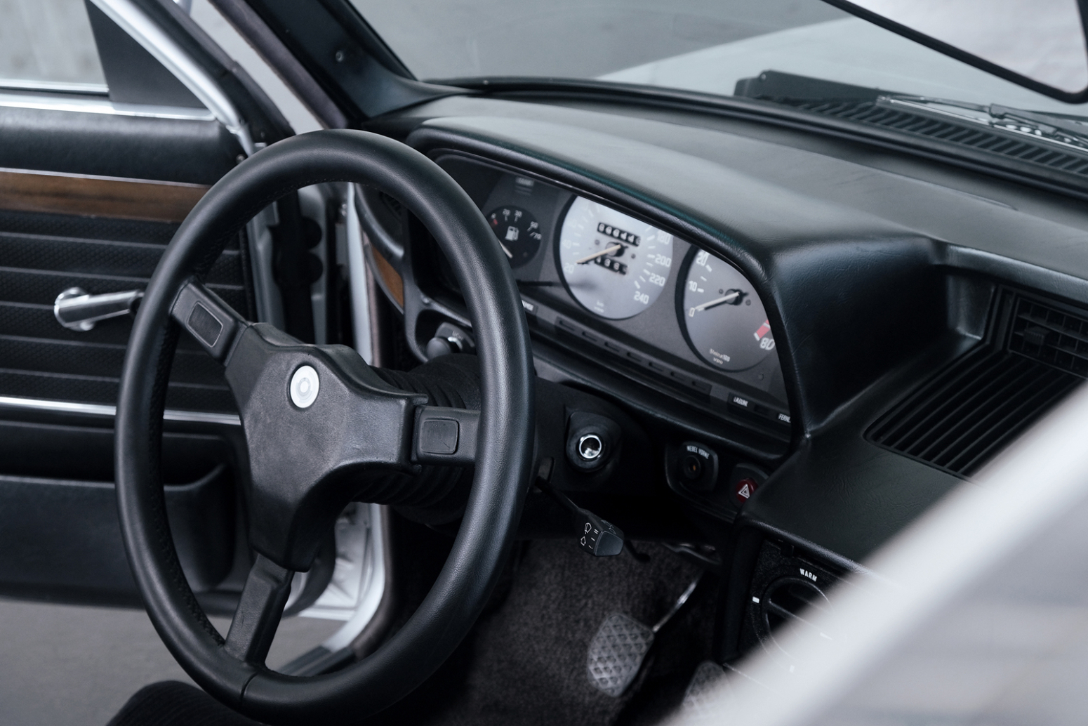 BMW M limuzina za koju ni prodavci nisu znali da postoji: Sada vredi do 95.000 evra FOTO