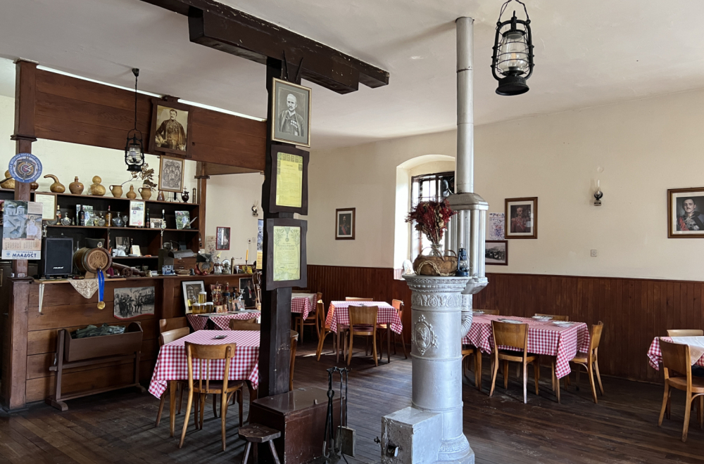 Karirani stolnjaci i viljuška sa Solunskog fronta: Najstarija kafana u Šumadiji, čuvar vremena i istorije FOTO