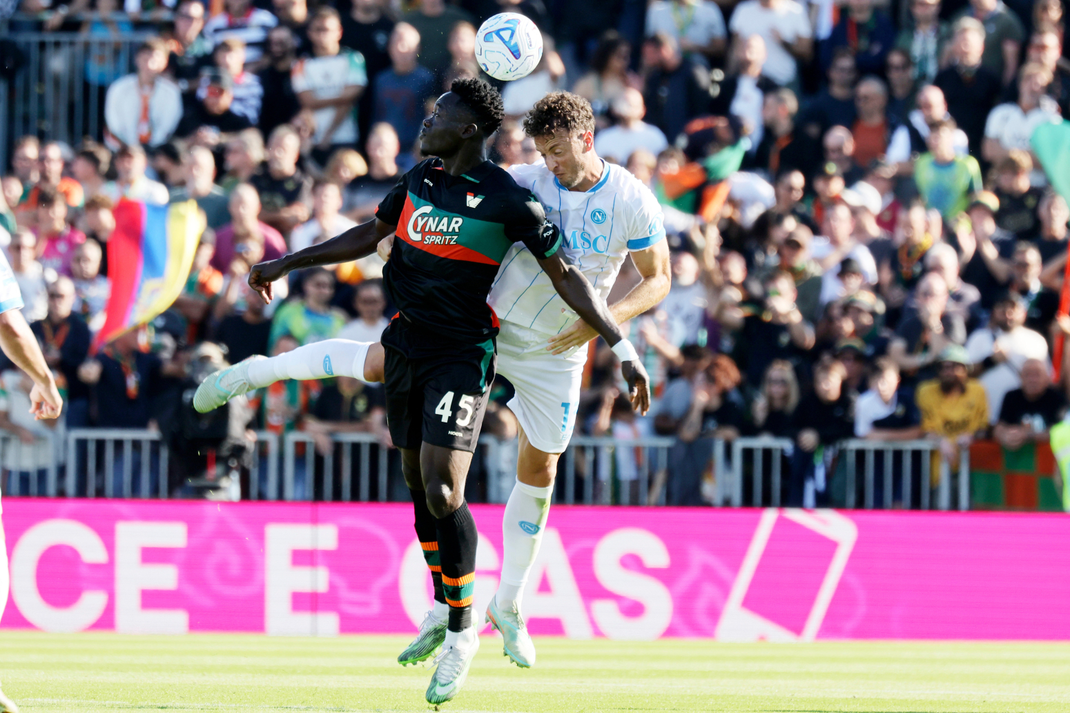 Venecija savladala Napoli 1:0; sin Dekija Stankovića odbranio penal De Brujneu