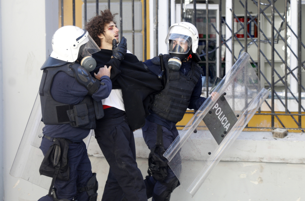 Albanska policija bez milosti; Evropa okreće glavu, a Srbiji je dve godine moralisala VIDEO