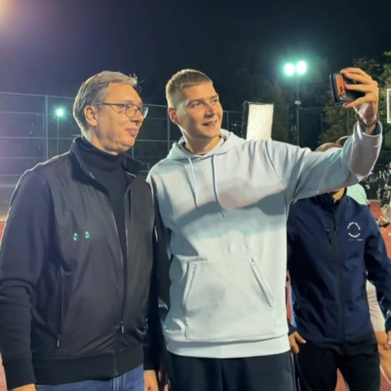 Vučić: "Posebno se radujem kada gradimo nove tribine i stadione"; "Mladima stvaramo bolje uslove" VIDEO