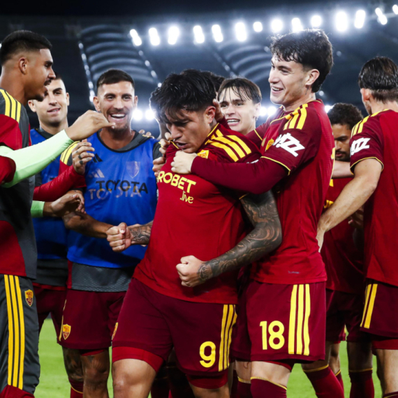 Roma drži korak za Interom