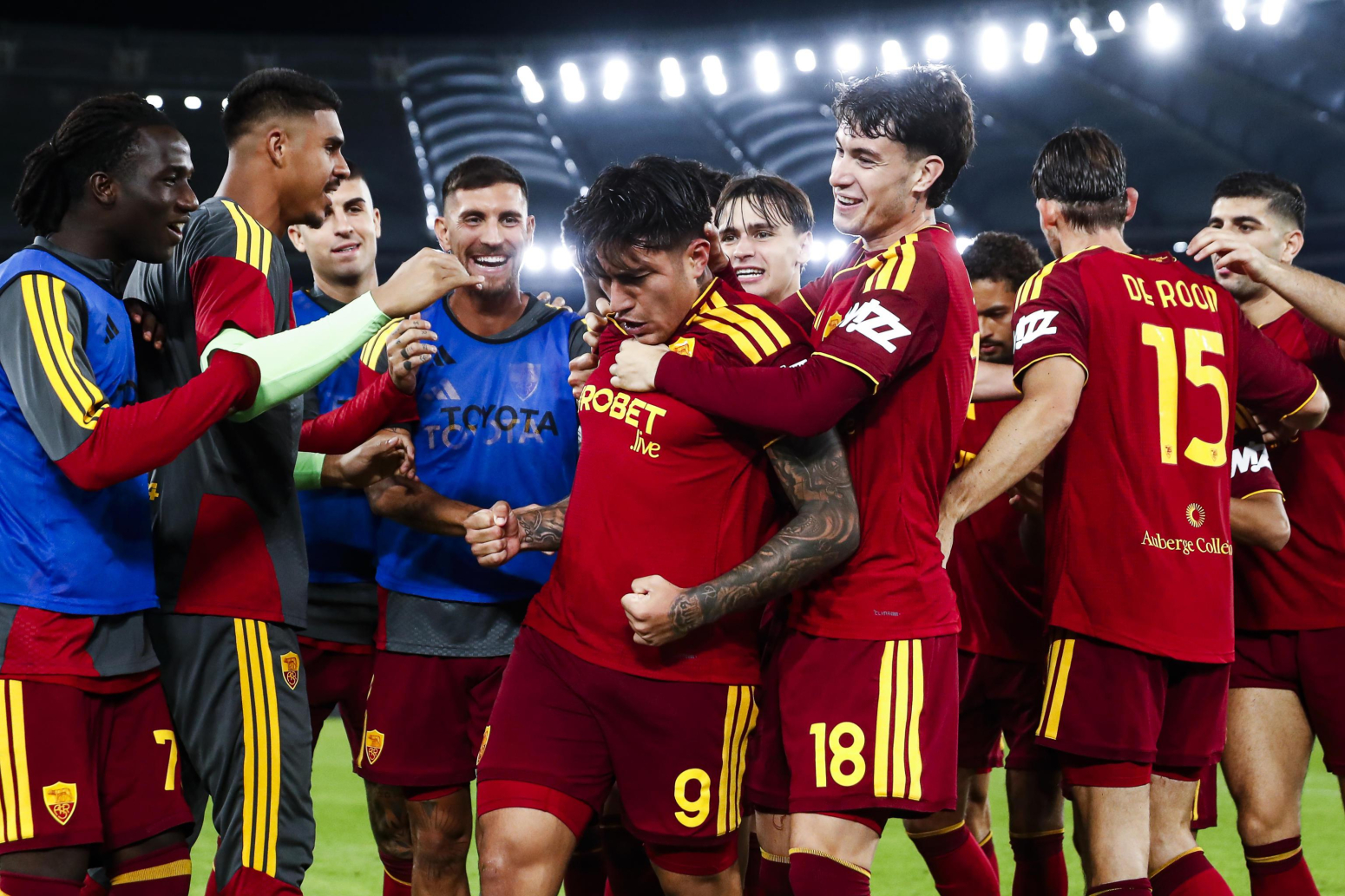 Roma drži korak za Interom
