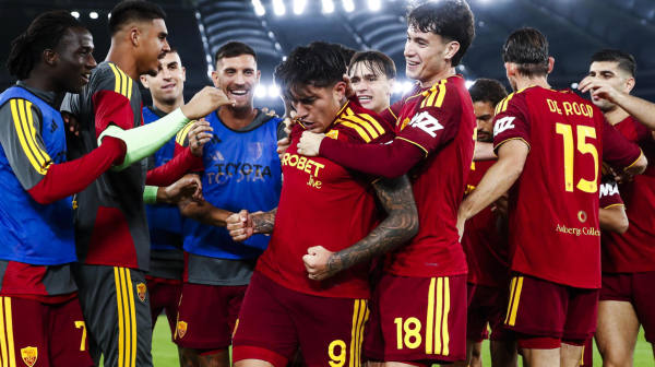 Roma drži korak za Interom