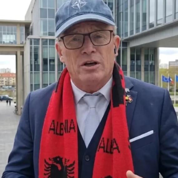 Albanski lobista podržao studente: "Izbacite Vučića, pošaljite ga u Sibir" VIDEO