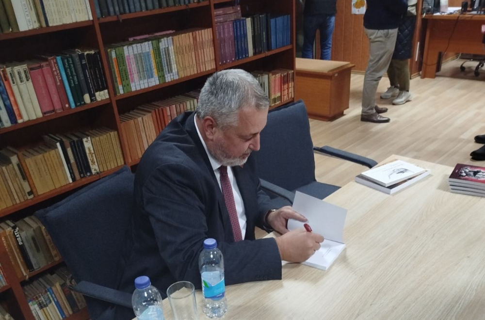 Od Stare Srbije do Bratunca: Vladimir Vučković predstavio roman "Kraljevski paviljon"