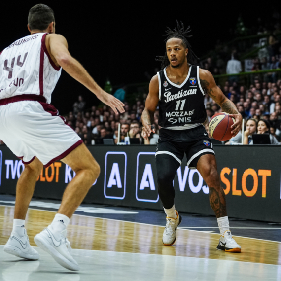 POLUVREME Partizan se muči
