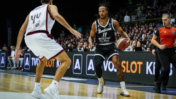 POLUVREME Partizan se muči