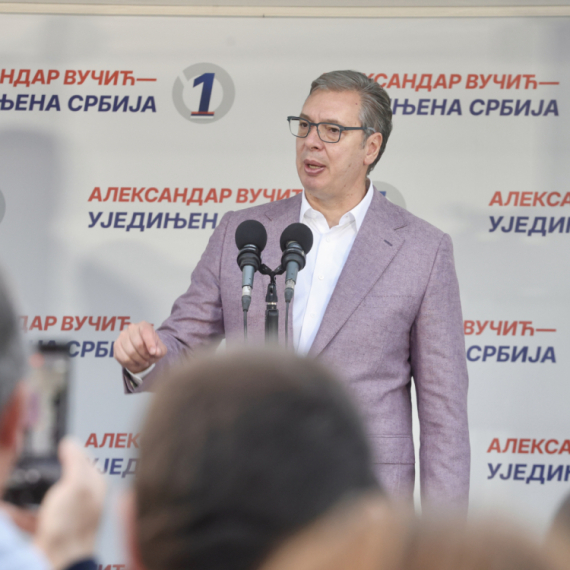 Vučić: "Plata u Kruševcu bila 275 danas je 902 evra; Uložićemo 42 miliona evra u bolnicu"