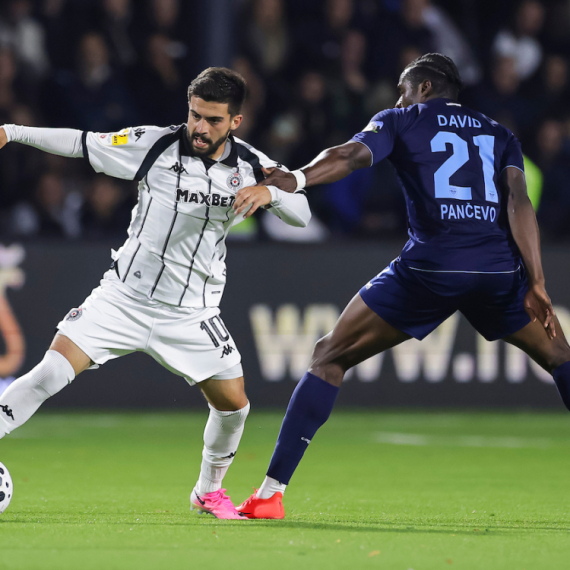 Zakuvalo se na terenu – Partizan mogao do gola