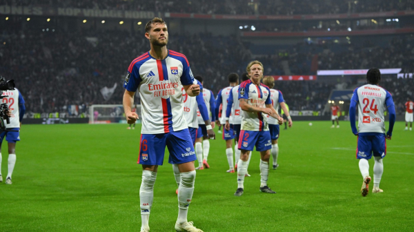 Lion sačuvao pobedu sa desetoricom i izbio na čelo Lige 1