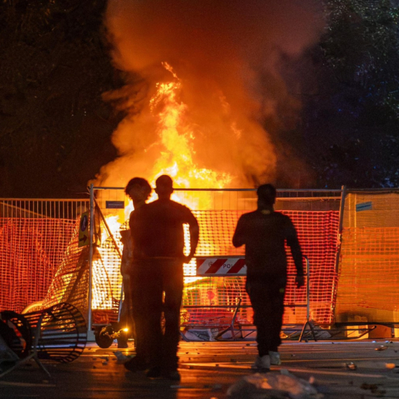 Karambol u još jednoj evropskoj zemlji: Stotine uhapšenih; Vlast sazvala hitnu sednicu FOTO/VIDEO