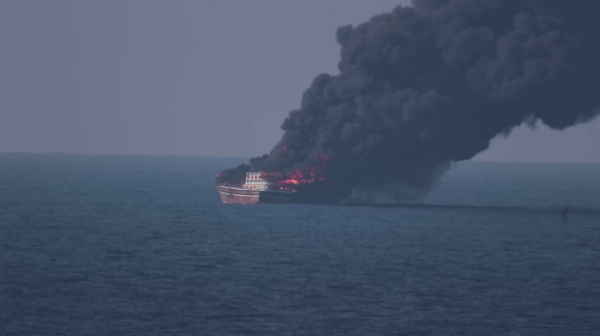 Nova drama u Ormuskom moreuzu: Tanker sa naftom udario u minu i eksplodirao VIDEO