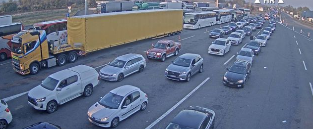 Hrvati otvorili samo dve trake na granici, ljudi čekaju i po šest sati: "Šikaniranje na jako"